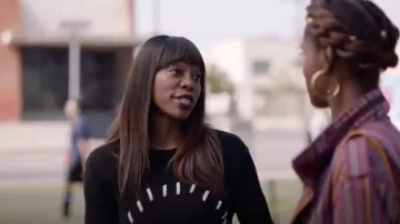 Monse Point de Contraste Évasé Noir Cavalier porté par Molly Carter (Yvonne Orji) dans l'Insécurité (S03E08)