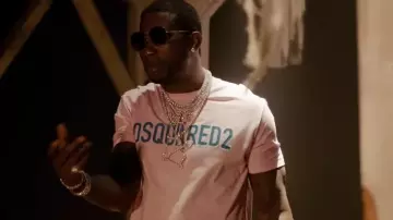 Le t-shirt rose Dsquared Logo porté par Gucci Mane dans son clip I'm Not Goin' feat. Kevin Gates