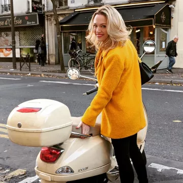 The Coat woman Mustard Wool from Vicky Bogaert on the account instagram @vickybogaert
