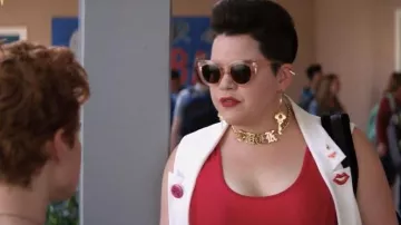 Celine Lunettes de soleil portées par Heather Chandler (Melanie Champ) comme on le voit dans les Bruyères S01E06