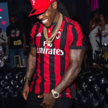 La camiseta de Adidas ac Milan usada por Ace Hood en su cuenta de Instagram @acehood