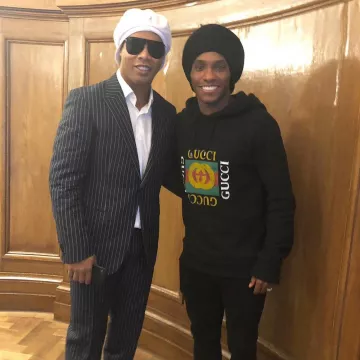 The sweatshirt Gucci logo printed Willian Borges Da Silva on his account Instagram @willianborges88