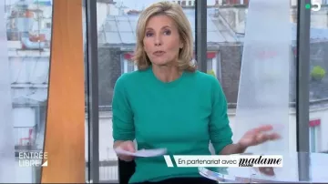 The cashmere sweater From the Future Claire Chazal in free Entrance the 02.12.2018