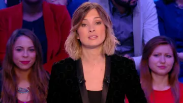 The jacket of the black suit of Isabelle Ithurburu in Canal Rugby Club 25/11/2018