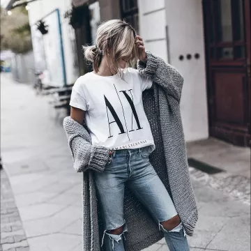 The t-shirt AX Armani Exchange white Jacqueline Mikuta on his account Instagram @mikutas