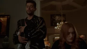El suéter cebra Dries Van Noten usado por Sam Jones (Rafael de la Fuente) en dinastía S02E07