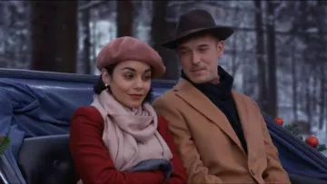 The beret in wool pink Stacy De Novo / Lady Margaret (Vanessa Hudgens) in The Princess of Chicago