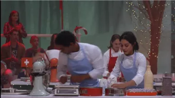 The robot patissier white of the competition of pastry in The Princess of Chicago