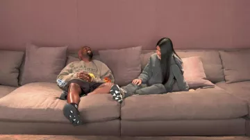 Cactus Marché aux Puces × Kanye West je Vois des Fantômes Lucky Me, Sweat-shirt porté par Kanye West en accord avec les Kardashians (S15E15)