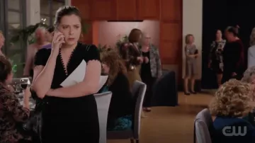 Herve Leger Crêpe Bandage Robe portée par Rebecca Tas (Rachel Bloom) comme on le voit dans Crazy Ex-petite Amie S04E07
