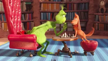 La réplica de felpa de El Grinch (Benedict Cumberbatch) en El Grinch