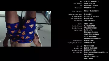 Le caleçon Superman de Noah Flynn (Jacob Elordi) dans le générique de fin de The Kissing Booth