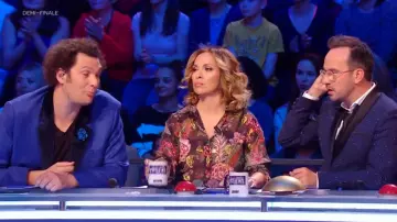 La camisa de gasa estampada de Hélène Ségara en Francia tiene un talento increíble del 04/12/2018