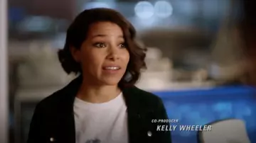 Le blouson vert en daim BLANKNYC de Nora West-Allen (Jessica Parker Kennedy) dans Flash S05E08