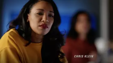 Le sweatshirt jaune TNA porté par Iris West (Candice Patton) dans Flash S05E08