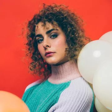 Le pull colorblock de Marion Seclin sur le compte instagram de @ellemady