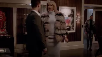 Brandon Maxwell Vestido de chaqueta de cuello de tortuga sin mangas acanalado de media pantorrilla usado por Giselle (Nicole Ari Parker) como se ve en Empire S05E09