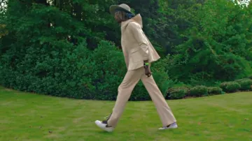 Chaqueta y pantalones de Young Thug en el video musical de Best Friend
