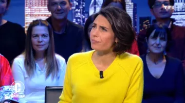 Le pull jaune de Alessandra Sublet dans C'est Canteloup du 06/12/2018