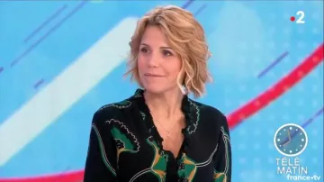 The printed shirt of Laura Tenoudji in Télématin from the 05/12/2018