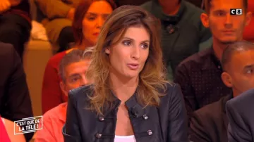 The Jacket officer short of two materials of Caroline Ithurbide in It is that of the tv ! the 04/12/2018