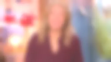 La chemise rouge à carreaux de Agathe Lecaron dans La maison des maternelles du 07/12/2018