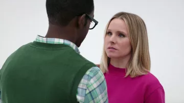 Le sweatshirt rose Cotton Citizen porté par Eleanor Shellstrop (Kristen Bell) dans The Good Place S03E09