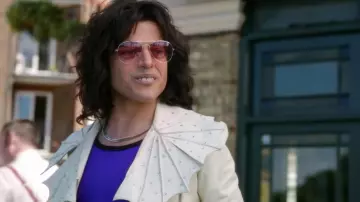 Les lunettes aviator à verres fumés rouges de Freddie Mercury (Rami Malek) dans Bohemian Rhapsody