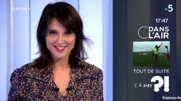 The printed Shirt of Melanie Taravant in C to tell the 07/12/2018