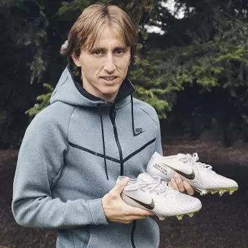 La paire de crampons Nike Mercurial Vapor 12 Elite de Luka Modrić sur son compte Instagram @lukamodric10