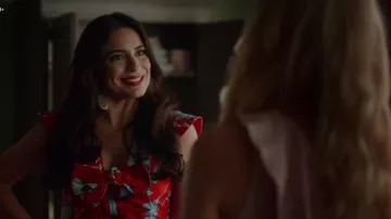 The loops orielles Lulu Frost brought by Crystal Jennings (Ana Brenda Contreras) in Dynasty S02E07