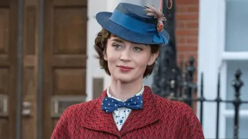 Blue hat worn by Mary Poppins (Emily Blunt) in Mary Poppins Returns