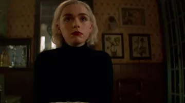The sweater turtleneck black Sabrina Spellman (Kiernan Shipka) in The New Adventures of Sabrina S02E01