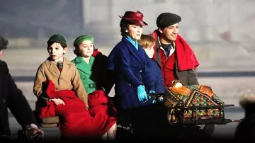 The bag of Mary Poppins (Emily Blunt) in The Return of Mary Poppins