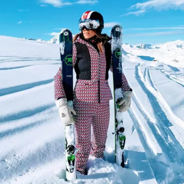 The ski trousers printed Laury Thilleman on the account instagram @laurythilleman