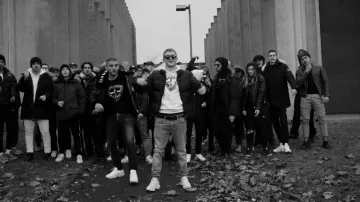 Les sneakers blanches Nike Air Max 95 de Vald dans le clip Iencli de 93 Empire (Vald x Sofiane)