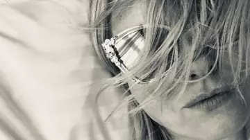 Les Lunettes de soleil Nile Cat Eye, SK163 P 32G, Light Gold par SWAROVSKI de Naomi Watts sur son compte instagram