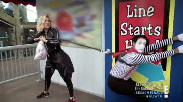 Good American Electric Feel woven leggings worn by Khloé Kardashian in Keeping Up with the Kardashians S15E16