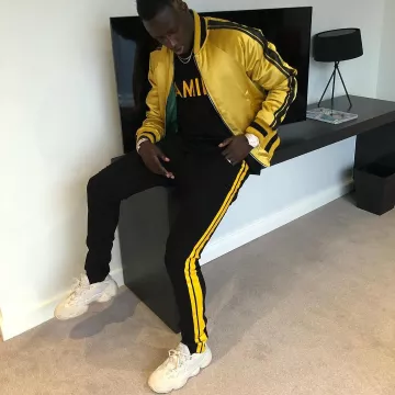 Las zapatillas Adidas Yeezy 500 "ruborizadas" de Benjamin Mendy en su cuenta de Instagram @benmendy23