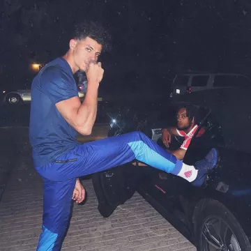 Jogging blue Nike worn by the Youtubeur BONUS (photo on her insta)