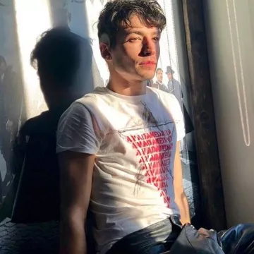 The t-shirt, Harry Potter Avada Kedavra worn by Ezra Miller on his account instagram