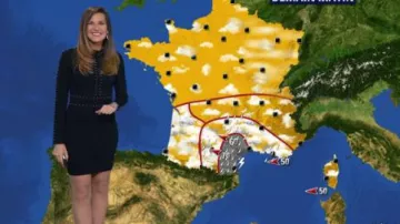El vestido ajustado decorado con uñas por Daniela Prepeliuc en Météo (BFMTV) del 08/10/2018 (disponible en Borgoña)