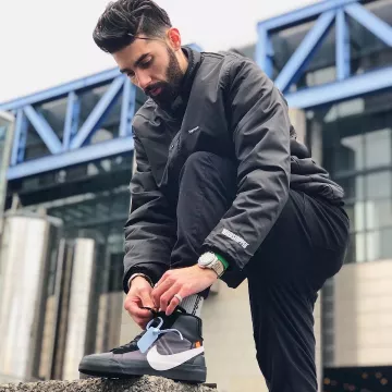 La paire de Nike Blazer X Off-White portée sur le compte Instagram @sostyle_off