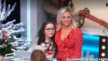 El vestido Red Wallet con lunares blancos de Kelly Vedovelli en Touche pas à mon poste del 11/12/2018