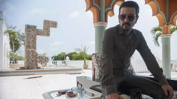 The shirt worn by Miguel Ángel Félix Gallardo (Diego Luna) in Narcos: Mexico city S01E10
