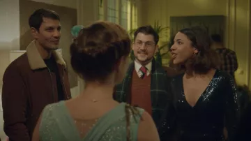 La robe noire à paillettes de Elsa (Zita Hanrot) dans Plan Cœur S01E05