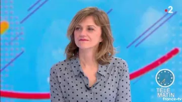The Tee shirt gray polka dot print of Valérie Maurice in Télématin from the 12/12/2018