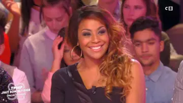 The dress tuxedo asymmetric Ludivine Rétory in Key not at my post made her gag reel of the 16/11/2018