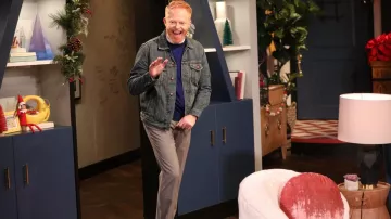 Chaqueta vaquera usada por Jesse Tyler Ferguson en Busy Tonight S01E28