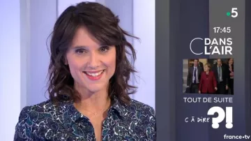 The printed shirt of Melanie Taravant in C to tell the 13/12/2018